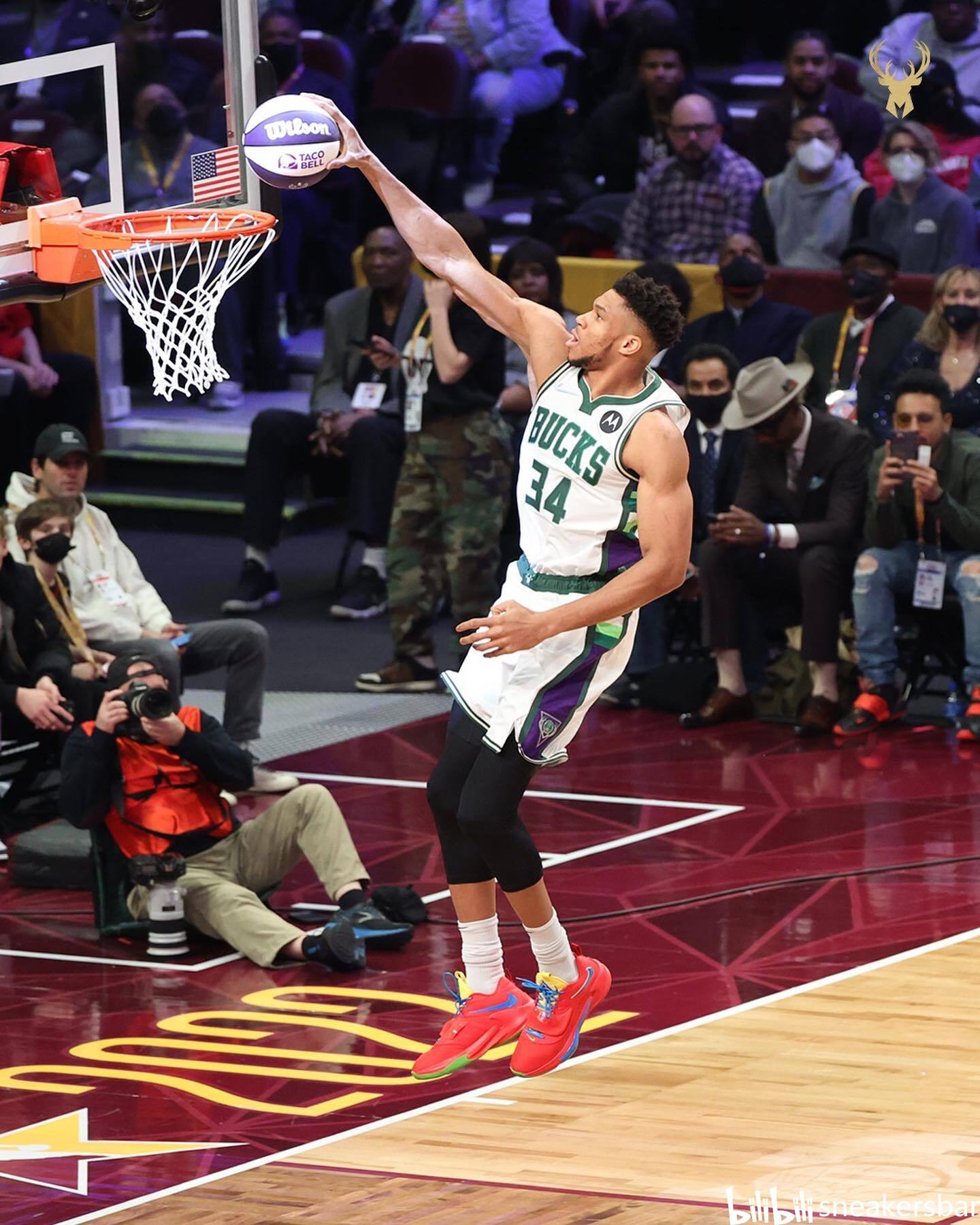 美媒：快船预计将与篮球运营总裁弗兰克团队达成续约（美媒称快船有望与篮球运营总裁弗兰克团队续签合同）