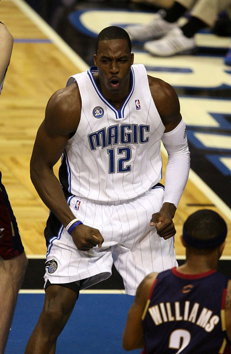 Skip：在面对文班时霍姆格伦畏缩了 文班在心理和身体都吃定了他（Skip：霍姆格伦对阵文班时明显退缩，文班在心理和身体上全面压制他）