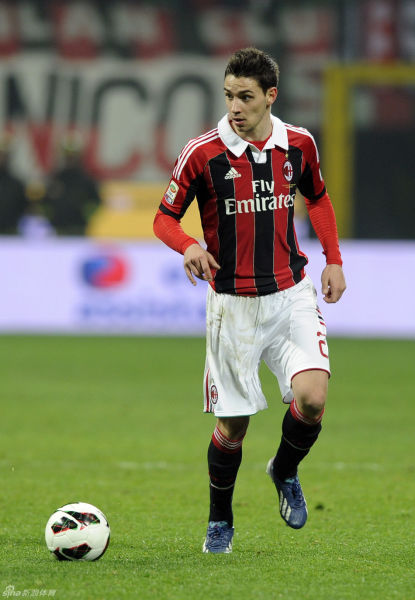 难打硬仗？枪手对阵英超前八有5场丢分，12月末再战维拉（硬仗成隐忧？阿森纳对英超前八已五次失分，年末再碰维拉）