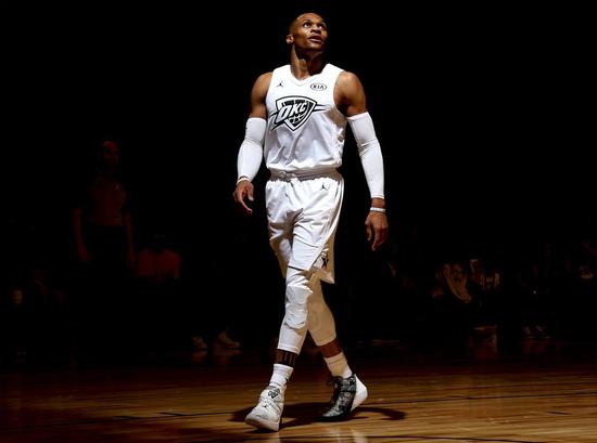 马丁内斯：C罗没有暴力行为，他只是想摆脱防守他的人（马丁内斯称C罗无暴力举动，仅为摆脱防守者）