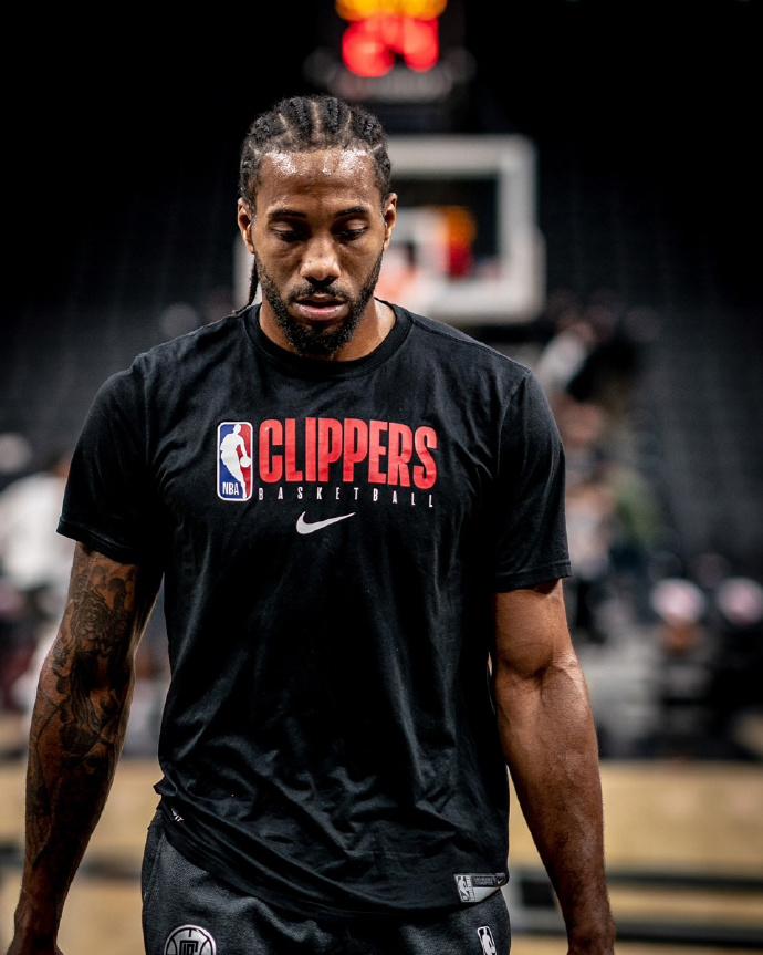 阿斯：皇马在伯纳乌45号门开设美食街区，汇聚超20家美食商户（阿斯：皇马在伯纳乌45号门打造美食街，集结20余家餐饮品牌）