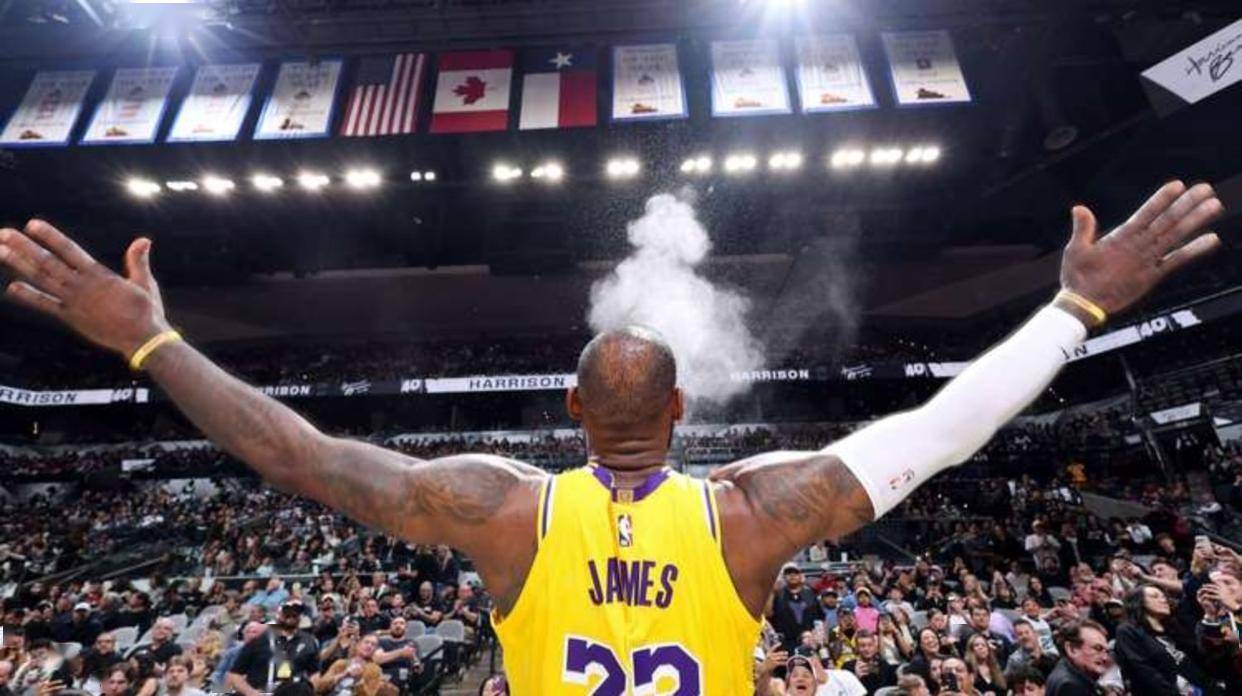 约基奇的CBA队友？场均26分7板，离开掘金，兑现白色的死神天赋！（约基奇前队友征战CBA？场均26分7篮板，告别掘金后释放白色死神天赋！）