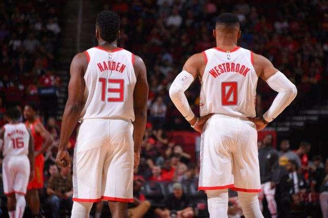 切特用一个词形容队友：SGA&杰伦威有型 卡鲁索（秃头）防守（切特用一个词评价队友：SGA与杰伦威“有型”，卡鲁索“防守”）