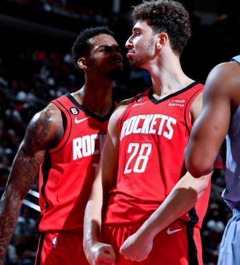 世体：亚马尔和拉菲尼亚可复出对阵毕巴，佩德里还无法出场（世体：亚马尔、拉菲尼亚有望复出战毕尔巴鄂，佩德里仍缺阵）