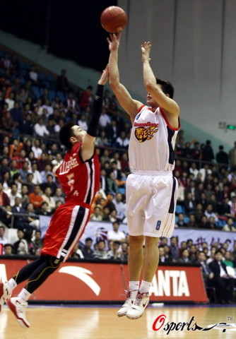 国乒8-2法国赛后爆冷！梁靖崑失守引深思！郭焱点评一针见血！（国乒8-2法国后爆出冷门：梁靖崑失守引发反思，郭焱点评直指要害）