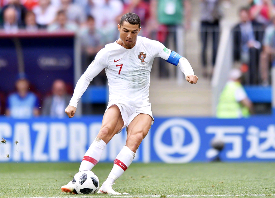 黑灰对决！NBA杯冠军战，尼克斯马刺将身着宣言版球衣（黑灰争锋！NBA杯决赛，尼克斯与马刺身披宣言版球衣）