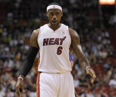 法国近4次世界杯小组赛对阵非洲球队3负1胜，02年不敌塞内加尔（法国近四次世界杯小组赛对非洲对手仅1胜3负，2002年负于塞内加尔）