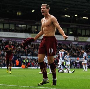 曼城vs勒沃库森：马尔穆什搭档萨维尼奥，哈兰德替补待命（曼城对阵勒沃库森：马尔穆什携手萨维尼奥，哈兰德替补蓄势待发）