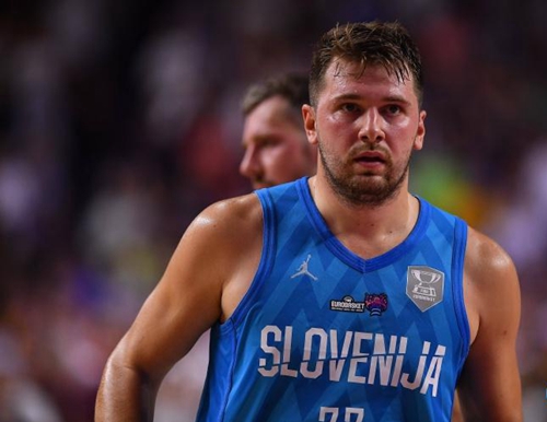 解说国安这场亚冠，真能给你气出好歹龙队从第一场平...（国安亚冠赛后解读：看得人直冒火，龙队自首战平局起就不在状态）