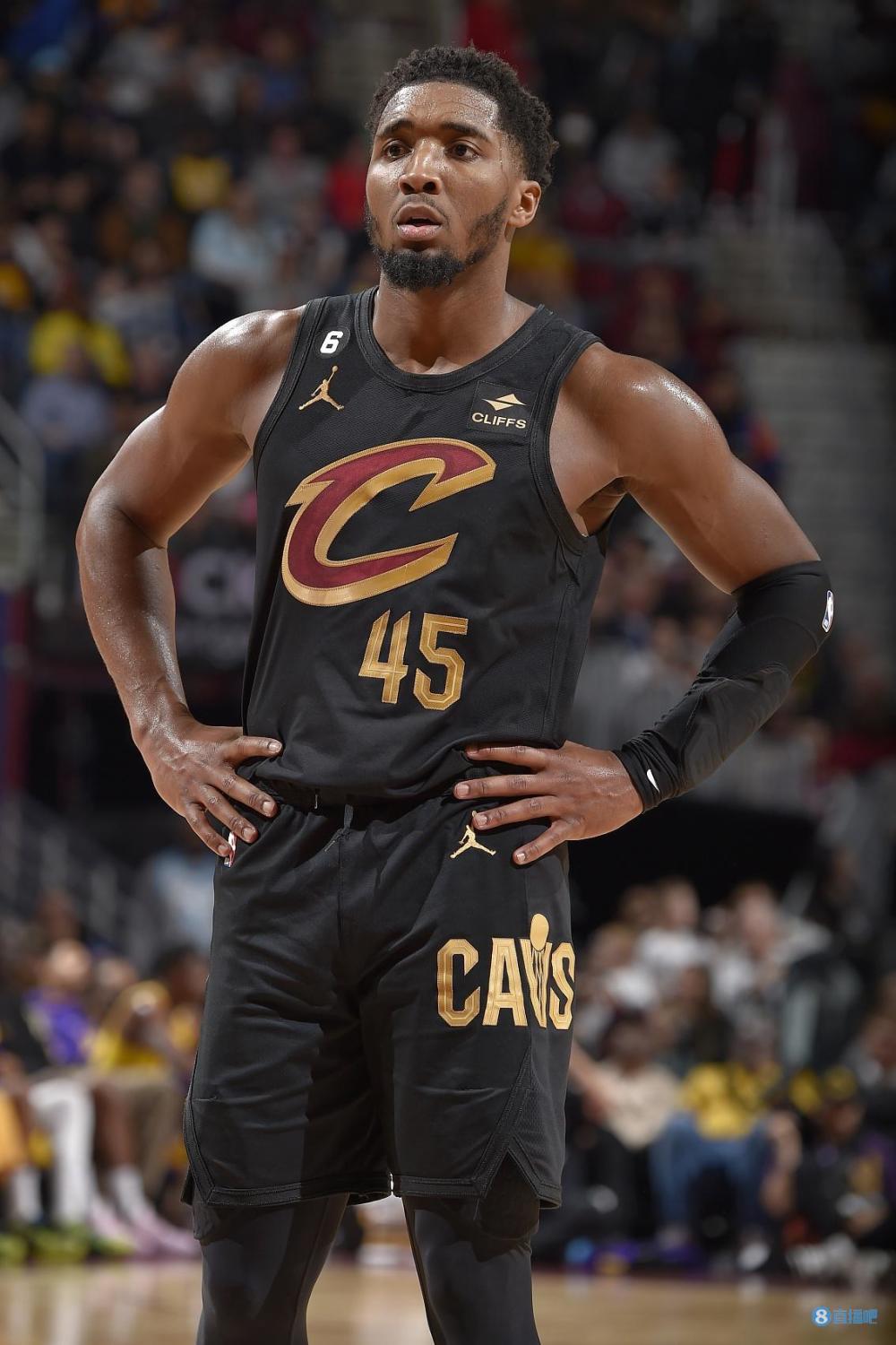 南野拓实：森保一值得尊敬，教练分工模式让球队受益（南野拓实：森保一令人敬重，分工明确的教练团队让球队受益）