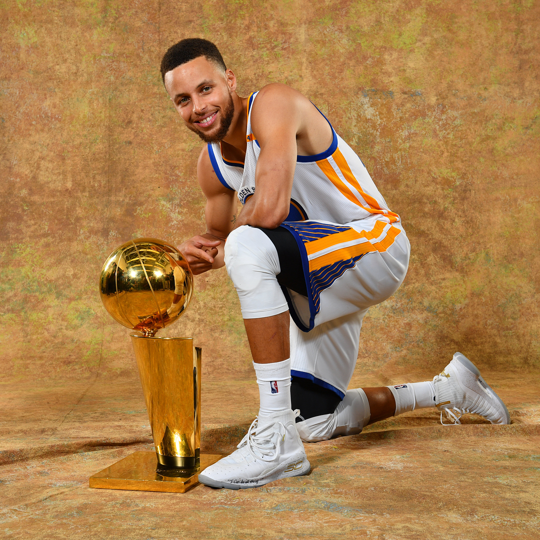 懂球帝足协杯冠军海报：国安是冠军！（懂球帝发布足协杯冠军海报：北京国安加冕！）