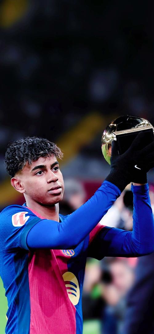 全市场：尤文与那不勒斯对格雷茨卡有意，正关注其续约情况（全市场：尤文、那不勒斯有意格雷茨卡，密切关注续约进展）