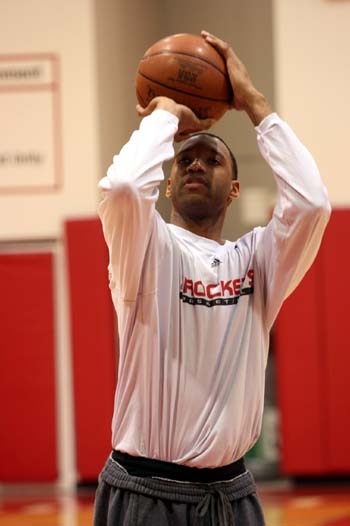 对手主教练无奈摇头（对方主帅无奈摇头）