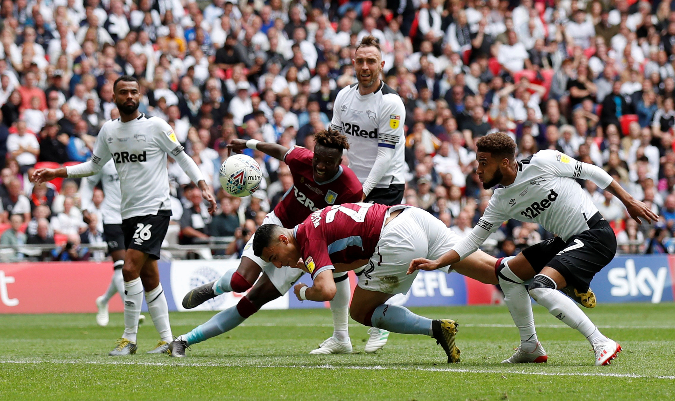 亚冠精英赛第五轮最佳球员候选：周定洋入选，林加德在列（亚冠精英赛第5轮最佳球员提名公布：周定洋上榜，林加德入围）