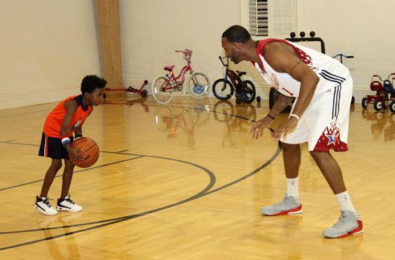 囧叔向裁判施压后染红，罗基：容忍这种行为问题会越来越严重（囧叔施压裁判遭红牌驱逐，罗基警告：纵容此类行为只会让问题愈演愈烈）