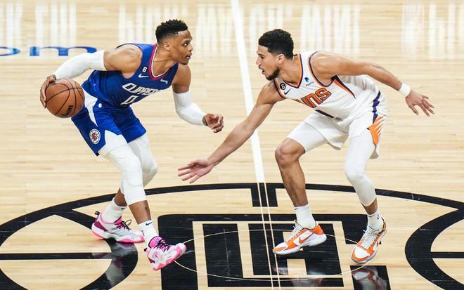 哈登今日凌晨砍下55分，50分+场次追平科比并列历史第三（哈登今晨砍下55分，50+场次追平科比，历史并列第三）