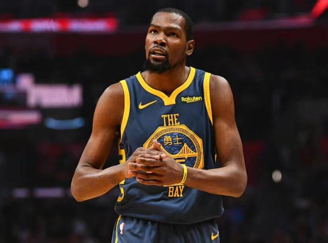 半场战报：利兹联0-0比利亚雷亚尔，尼奥托造险（半场快讯：利兹联与比利亚雷亚尔0-0互交白卷，尼奥托险些破门）