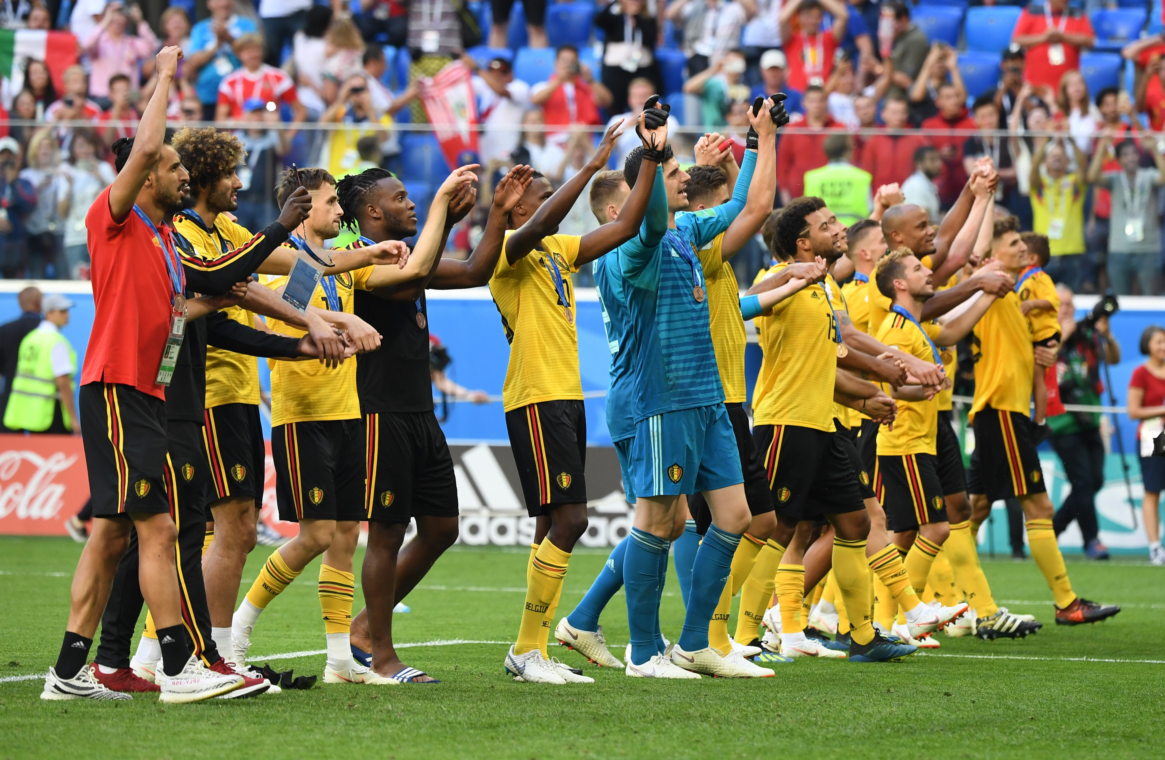 活塞板凳狂轰77分，全场142分刷新球队赛季新高（活塞替补轰下77分，全队142分创赛季新高）