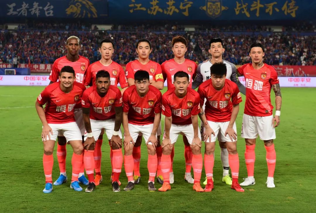 杜兰特再展拆队专家属性！突破下滑全场飘着打，持球拖节奏太辣眼（杜兰特再度展现拆队属性，突破下滑全场飘投，持球粘滞拖慢节奏太辣眼）