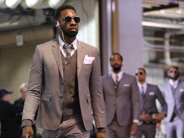 鹈鹕轰出一波4连胜拿到赛季第7胜，将快船暂时挤到西部垫底（鹈鹕强势四连胜斩获赛季第7胜，快船暂时垫底西部）