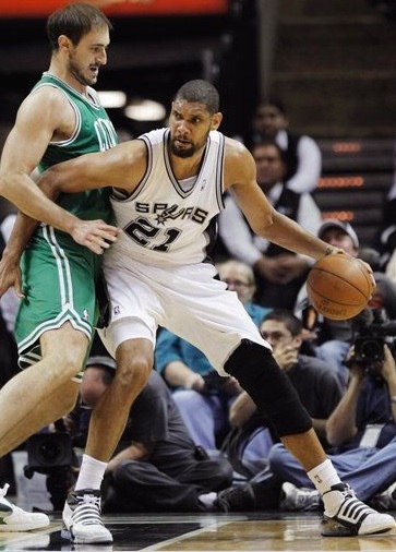 意甲知名评论员：迈尼昂不是耍脾气不续约，他只想看到米兰管理层的诚意！（意甲名嘴：迈尼昂拒续约非耍性子，只求米兰管理层拿出诚意）