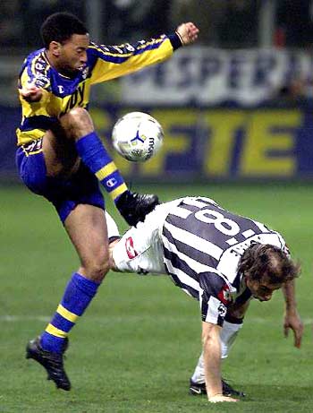 阿斯：皇马董事会仍信任阿隆索，但西超杯将是其未来关键之战（阿斯：皇马高层继续信任阿隆索，西超杯将成其前景关键考验）